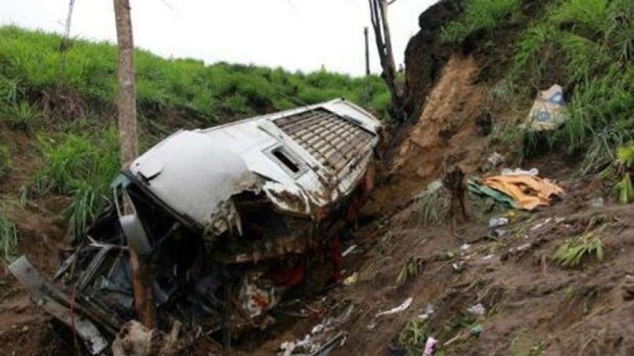 Volcadura de un autobús en Ecuador deja 14 muertos y 26 lesionados