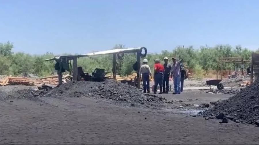 Rescatan con vida a dos mineros de Sabinas, Coahuila; quedan otros 8
