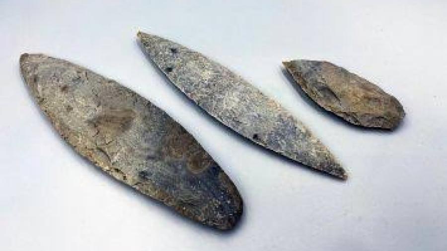  Descubren ofrenda de cuchillos prehispánicos en Yucatán