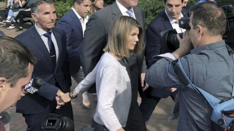 Lori Loughlin y su esposo se declaran culpables