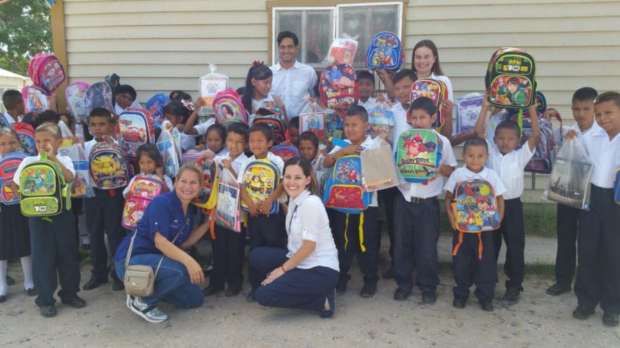 Gracias a Colecta entrega DIF útiles y mochilas