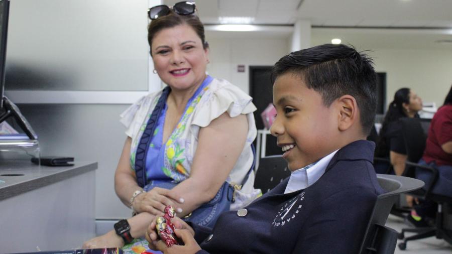 Apoya Gobierno Municipal a 14 estudiantes con programa “Heroes UNE”