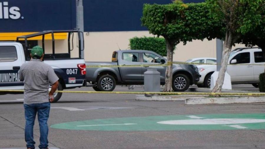 Ejecutan a funcionario de Oaxaca en estacionamiento