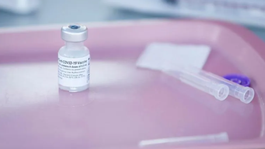 Pfizer solicitará autorización  para una dosis de refuerzo para niños de 5 a 11 años