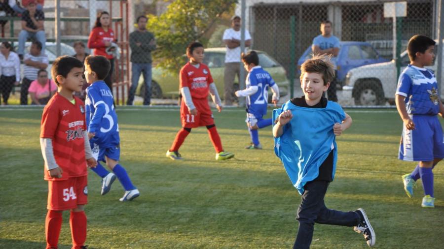 Arranca torneo de futbol de parques de Bienestar