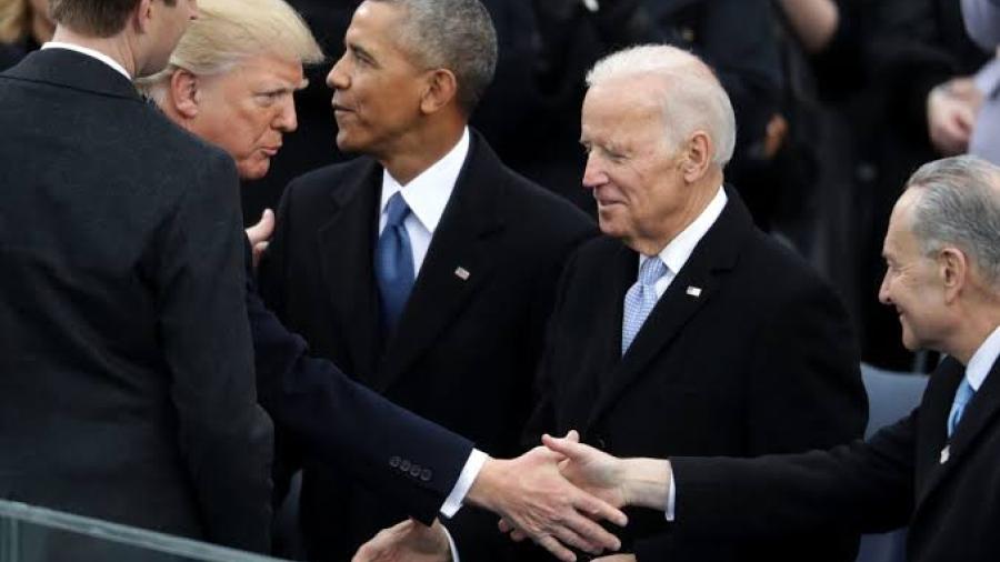 Trump pide a estadounidenses rezar por el éxito del gobierno de Biden