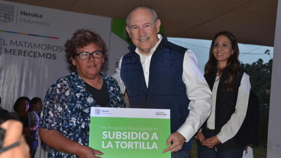 Alcalde de Matamoros entregan apoyos alimentarios