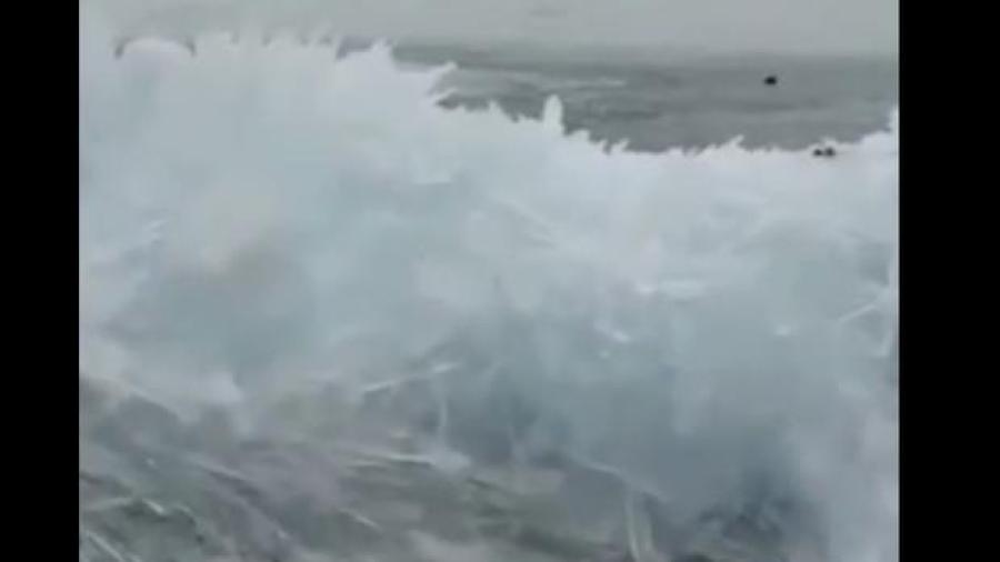 Impresionantes olas congeladas del lago Baikal en Siberia