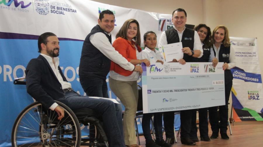 Entrega Tamaulipas apoyos a mujeres y jóvenes emprendedores