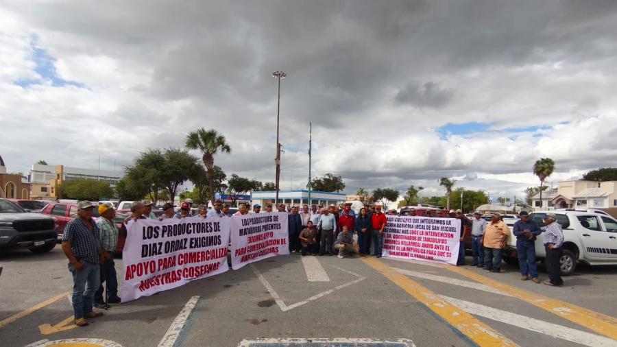 Agricultores se suman al paro nacional por la crisis del campo