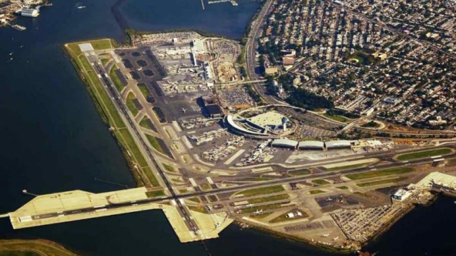 Hallan feto dentro de un avión en Nueva York