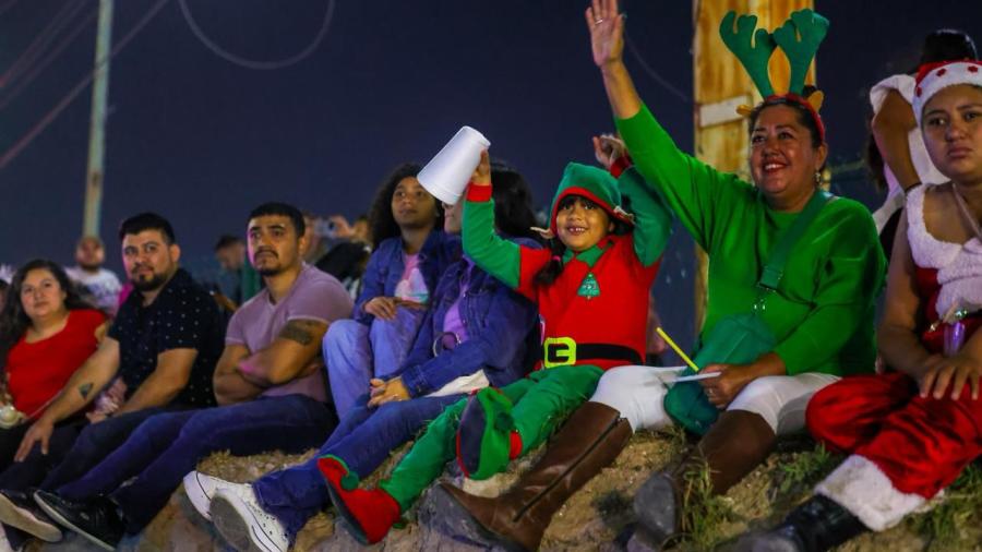 Apreciaron miles de reynosenses el Desfile Navideño 2025 de más de 350 vehículos 