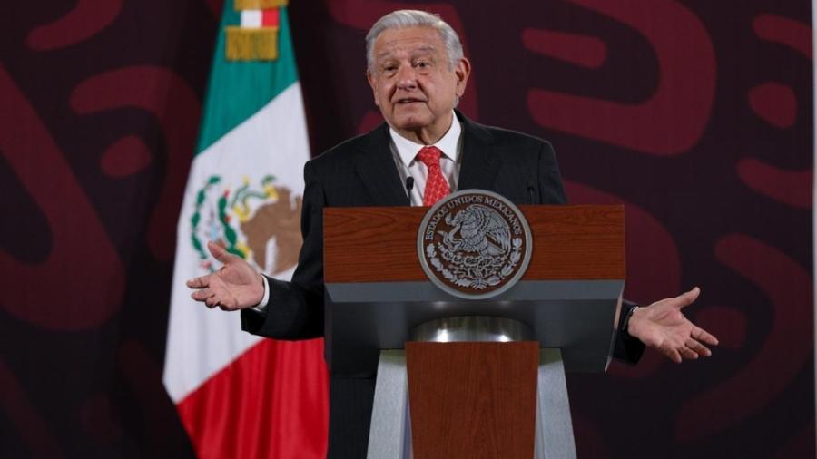 INE ordena a AMLO retirar o modificar 'mañanera' del 22 de abril