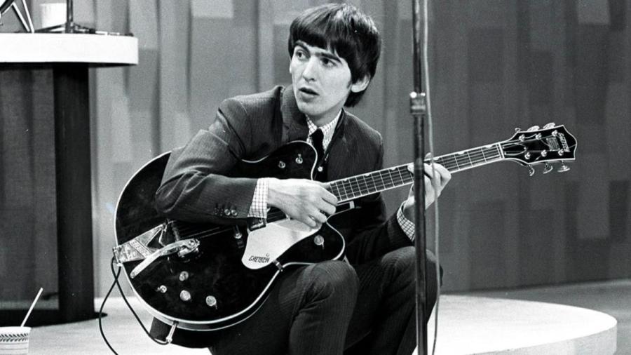 Subastarán guitarra de George Harrison en Reino Unido