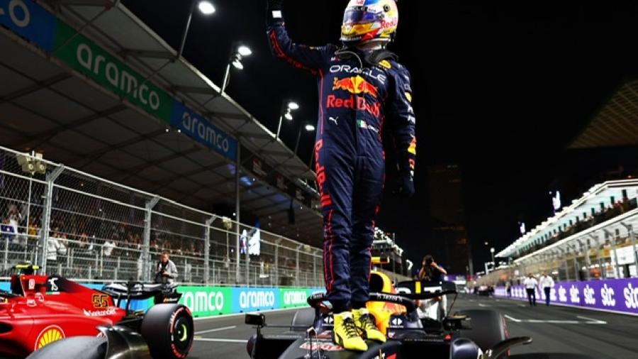 ¡Impresionante! Checo Pérez consigue la Pole en Arabia Saudita