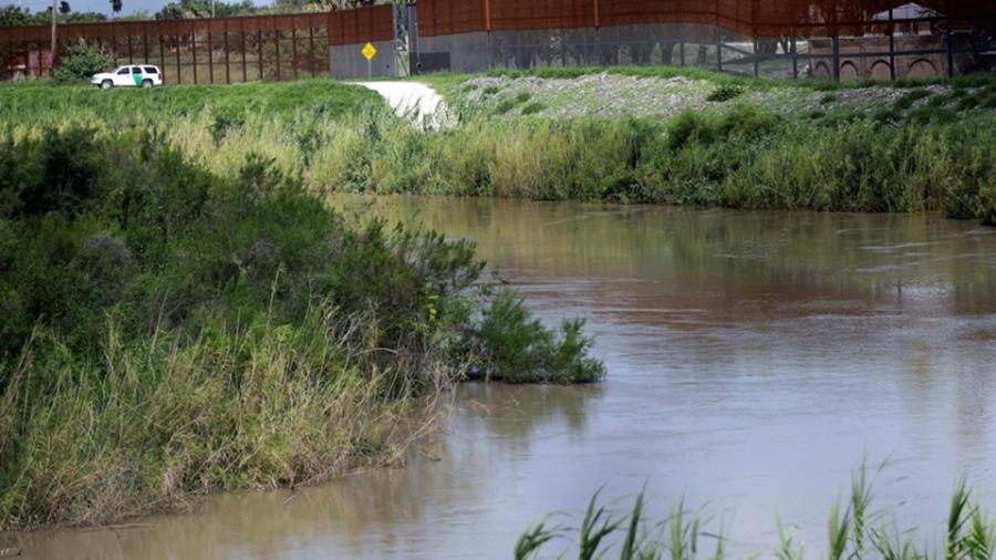Volcadura de balsa con migrantes en el Río Bravo deja 1 muerto y 3 desaparecidos
