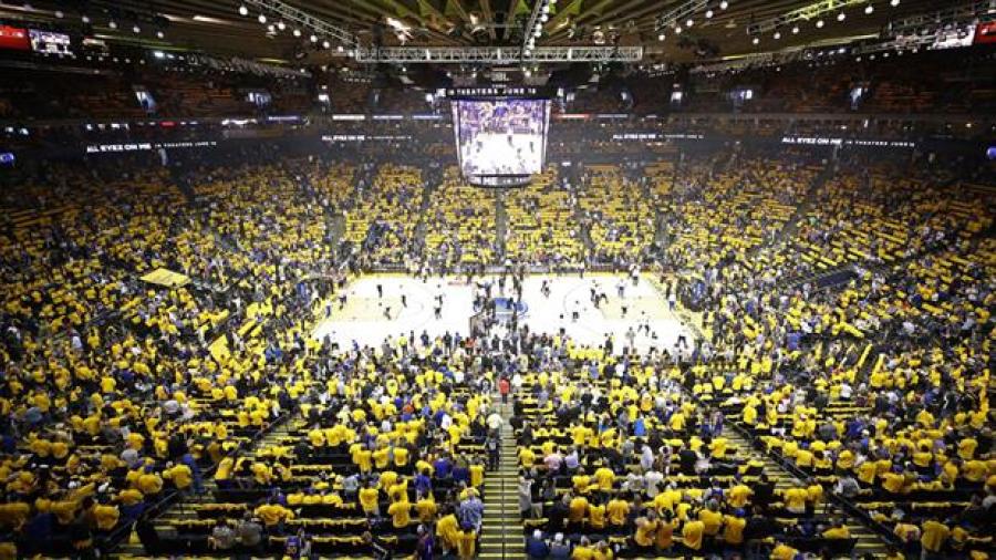 Aficionados pagan cantidades enormes por entradas al juego de Warrios vs Cleveland