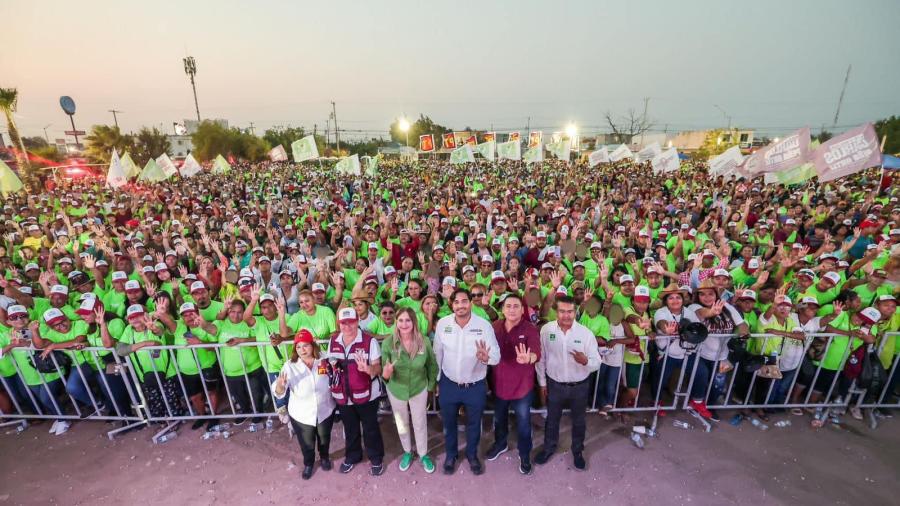 Arrollador Triunfo de Carlos Peña Ortiz en el Segundo Cierre de Campaña en la Colonia La Joya ante más de 8 ,500 Asistentes, acompañado por Maki Ortiz