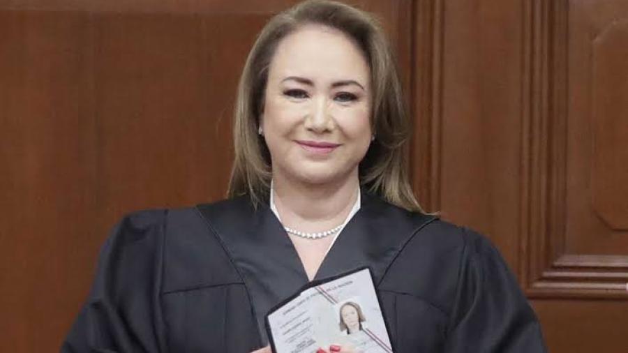 SEP ya analiza tesis de Yasmín Esquivel: Segob