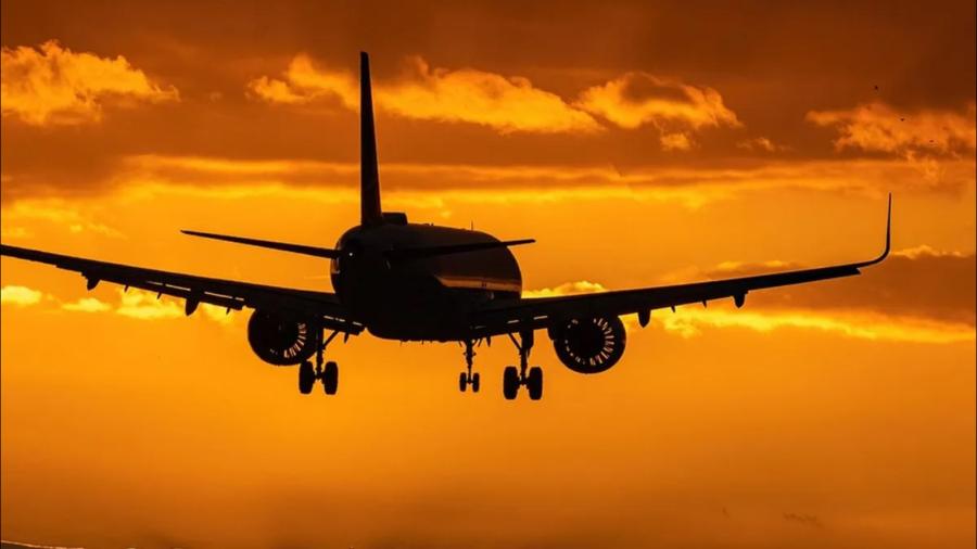 Controlador aéreo se queda dormido y deja a un vuelo en el aire durante 18 minutos
