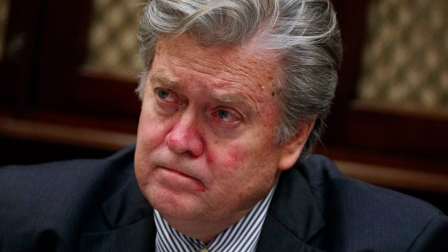 Una traición reunión en torre Trump con rusos: Bannon