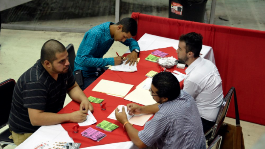 La STPS realizará 499 ferias de empleo durante 2017