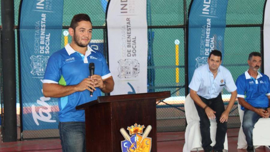 Recibe selección de canotaje equipamiento deportivo