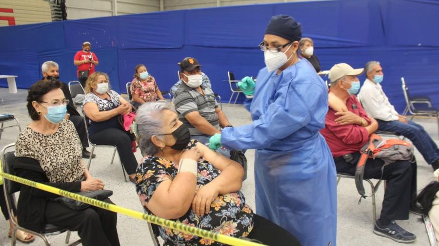 Aplicarán inmunización de refuerzo contra el coronavirus a los adultos mayores de 60 años en Nuevo Laredo