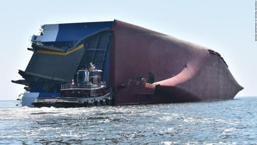 Rescatan a cuatro de buque de carga volcado en Georgia