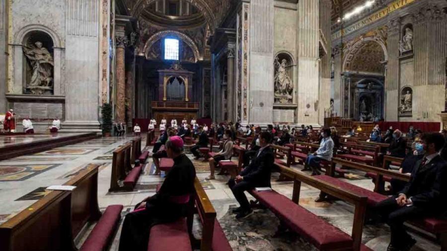 Vaticano publica manual para reportar abusos sexuales
