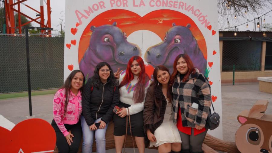 Disfrutan familias festejo de San Valentín en el Zoológico de Nuevo Laredo