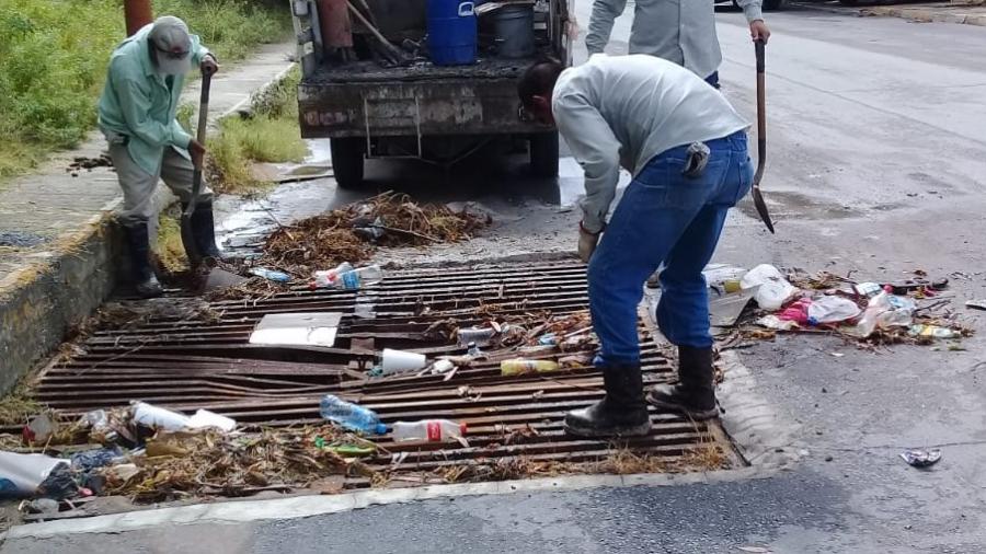 COMAPA exhorta a no tirar basura ni levantar tapas de drenaje
