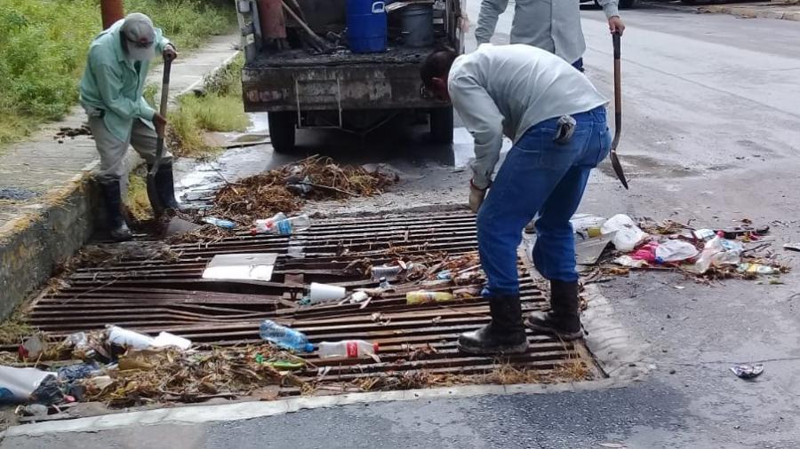 COMAPA exhorta a no tirar basura ni levantar tapas de drenaje