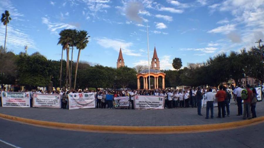 Telefonistas marchan contra el gasolinazo mexicano 