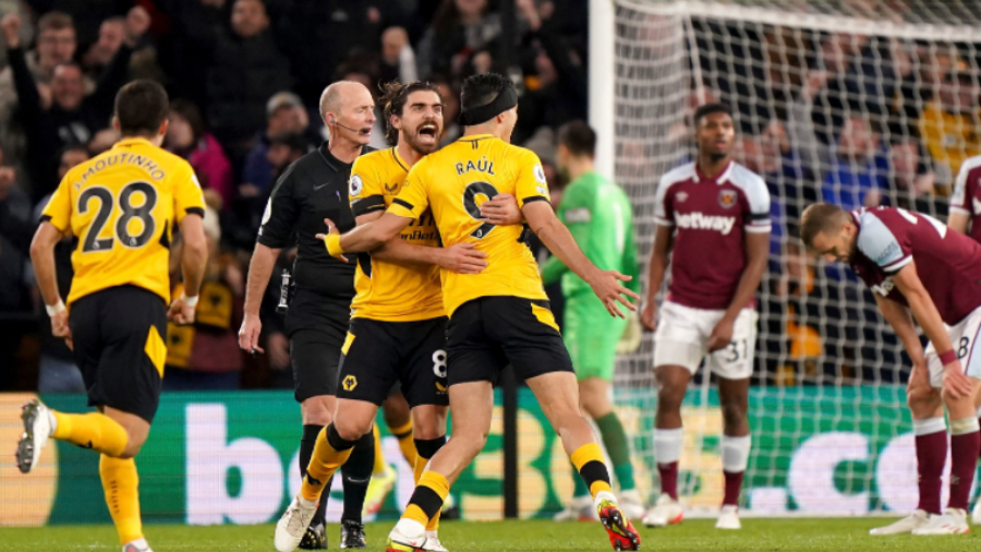 Raúl Jiménez anota golazo en la victoria del Wolverhampton frente al West Ham