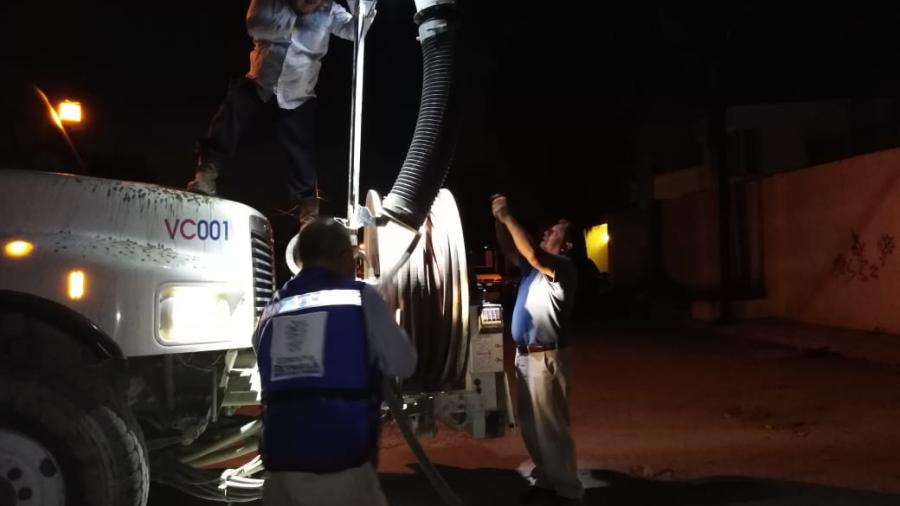 Sondean línea general de drenaje sanitario en la Longoria