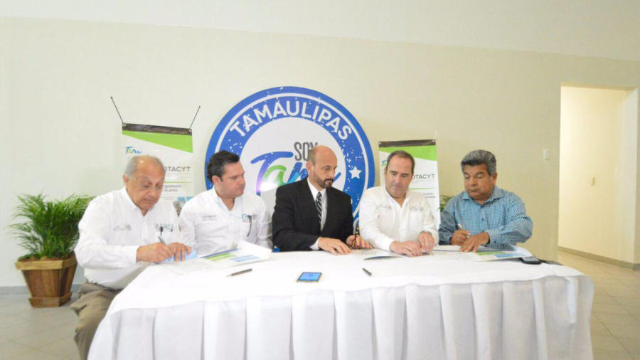 Carlos Talalcón firma convenio para la protección de la propiedad 