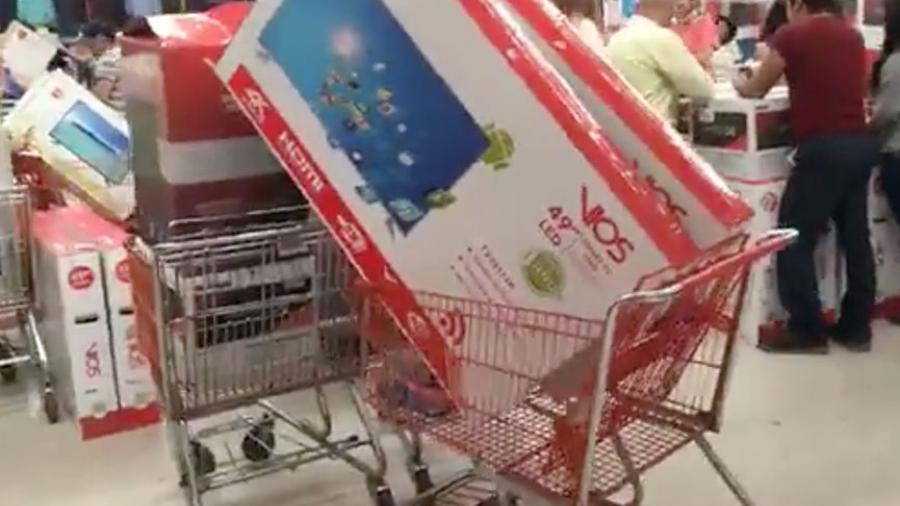 Aprovechan Buen Fin y se llevan pantallas a 16 pesos