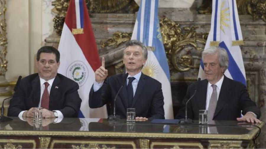 Presentan candidatura conjunta Uruguay, Argentina y Paraguay para Mundial 2030