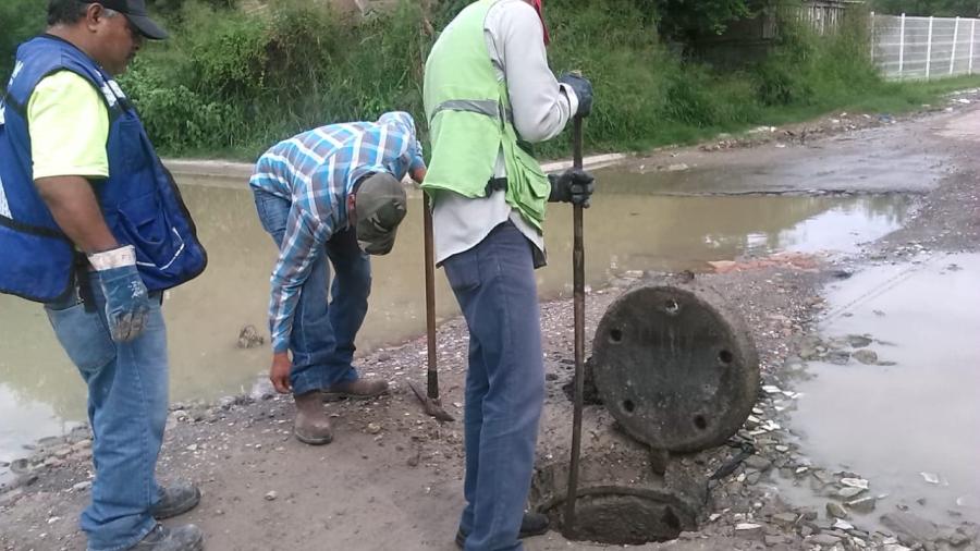 Limpieza en drenajes de Balcones de Alcalá y Aquiles Serdán