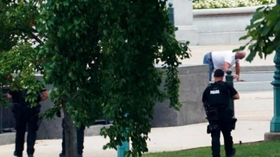 Se entrega hombre que amenazó con detonar explosivos en el Capitolio
