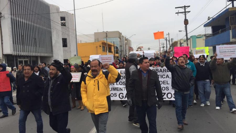 Más de 500 personas marchan contra el gasolinazo en Matamoros