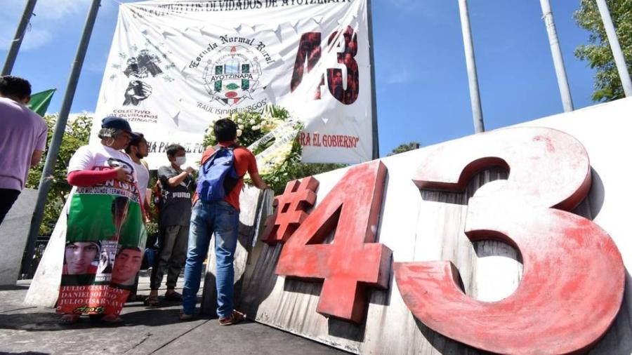 Va FGR por militares por caso Ayotzinapa; notifican a Sedena sobre 20 órdenes de captura 