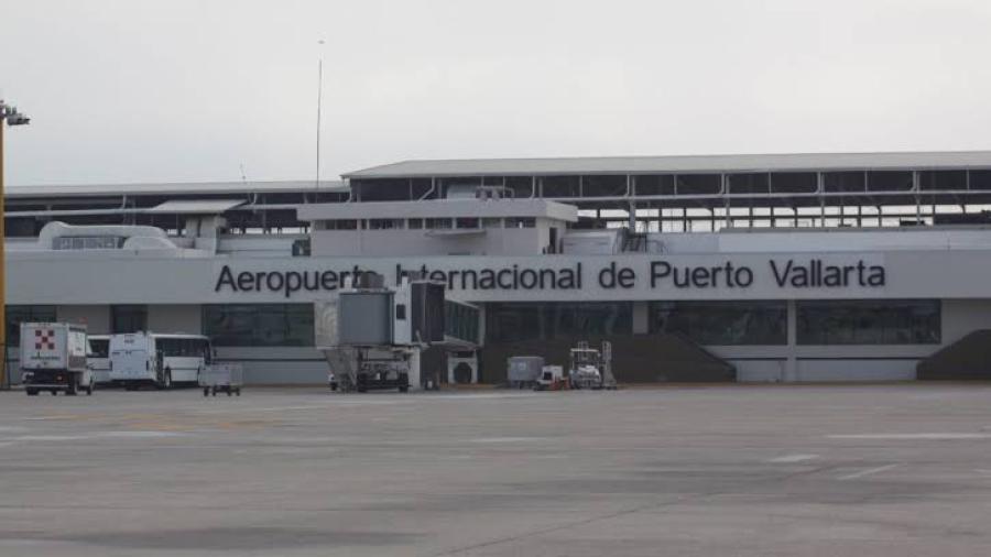 Aeropuerto de Puerto Vallarta, reanuda operaciones tras paso de huracán "Patricia"