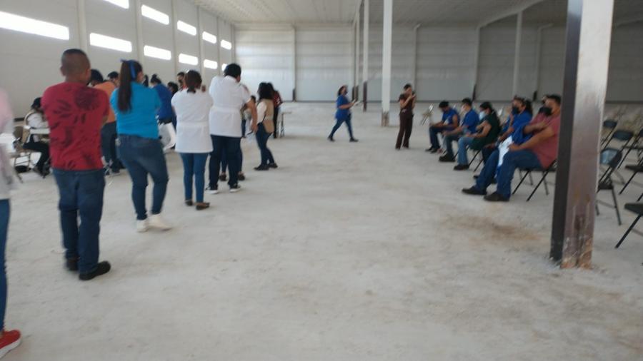 Acercan vacunación contra COVID-19 a trabajadores de maquiladoras ubicadas en el Parque Las Ventanas