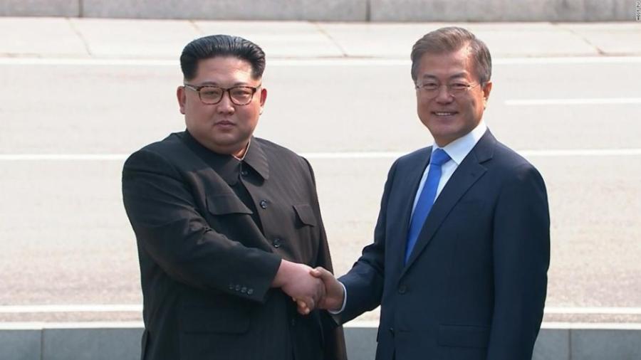 Se reúnen Kim Jong-un y Moon Jae-in