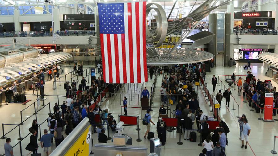 Estados Unidos prohíbe entrada a extranjeros que haya visitado China