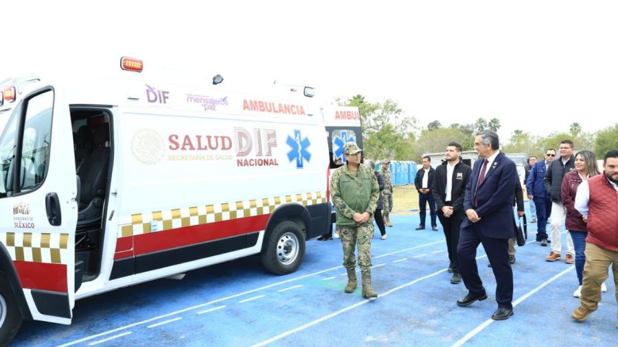 Recorren gobernador y presidenta del DIF Tamaulipas Centro de Atención para Repatriados en Matamoros; entregan ambulancia