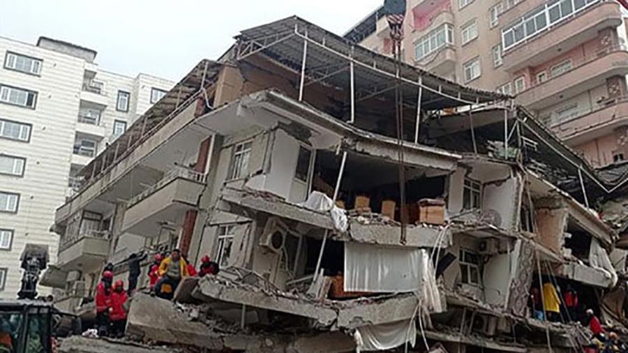 Más de mil 700 muertos por sismo de magnitud 7.8 en Turquía y Siria