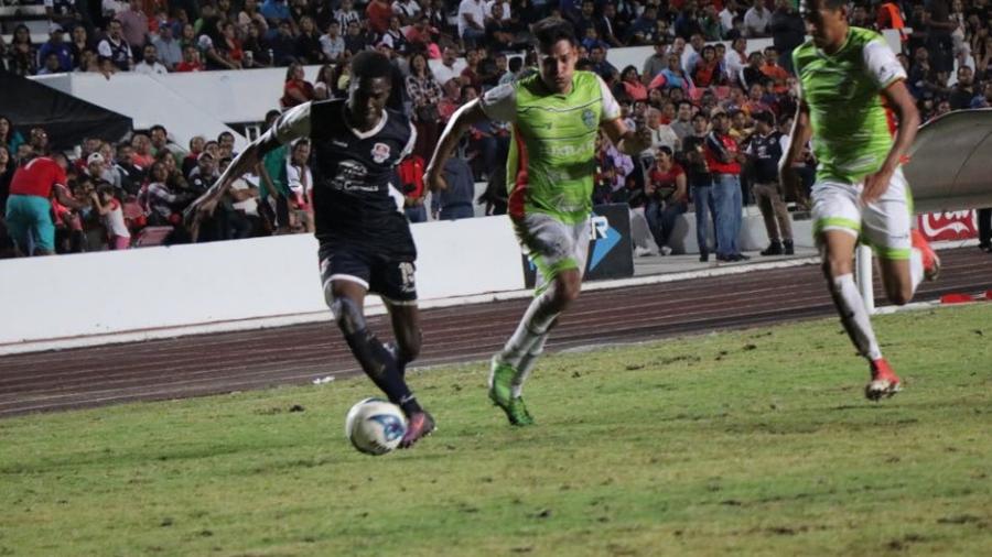 Vestidos y alborotados una vez más      